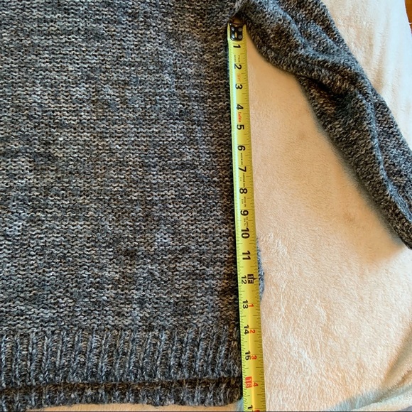 Forever 21 warm grey sweater size medium - Picture 5 of 7